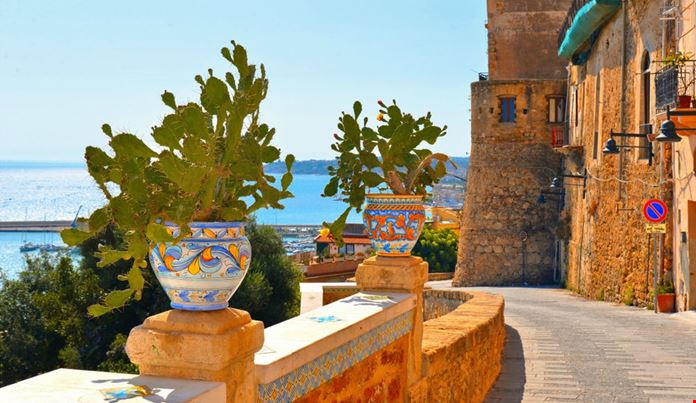 <img alt="" src="/user/pages/03.tours/01.agrigento/ag2.jpg?alt" />