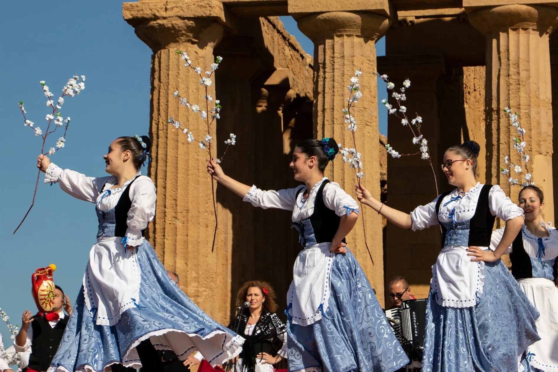 <img alt="" src="/user/pages/03.tours/01.agrigento/ag3.jpg?alt" />