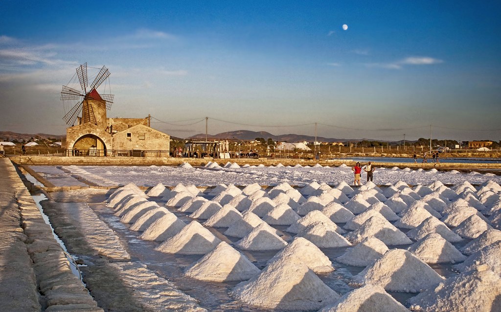 <img alt="" src="/user/pages/03.tours/02.itinerari/38228183836_564b24ba54_b.jpg?alt" />